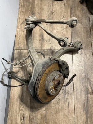 AUDI A4 B8 PASSENGER SIDE FRONT HUB 2.0TDI 2009